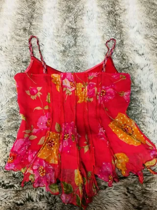 Dice 44 pero es talla pequeña igual L.