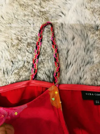 Dice 44 pero es talla pequeña igual L.