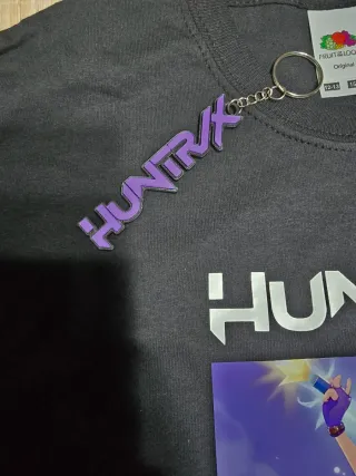 Camiseta y llavero Huntrix