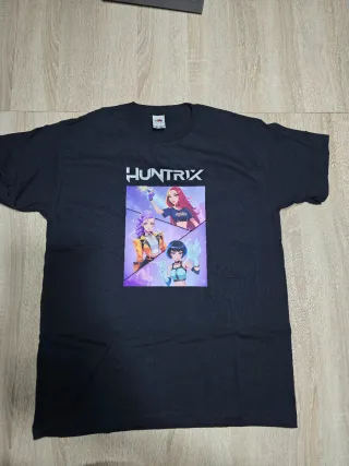Camiseta y llavero Huntrix