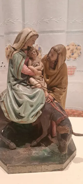 Antigua Escultura Huida a Egipto. De 120 € a 108€.