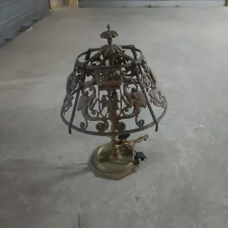 Lámpara de mesa metálica vintage