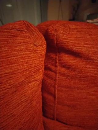 Sofá cama rojo de tela