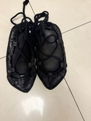 Zapatillas de ballet negras con cordones