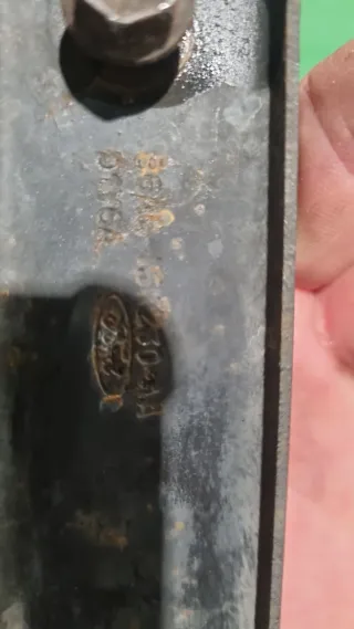 Soportes metálicos para piezas