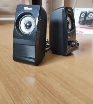 Altavoces Trust REMO Negro