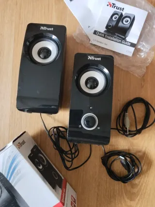 Altavoces Trust REMO Negro