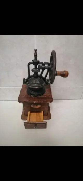 Molinillo de Café ANTIGUO            Circa 1970