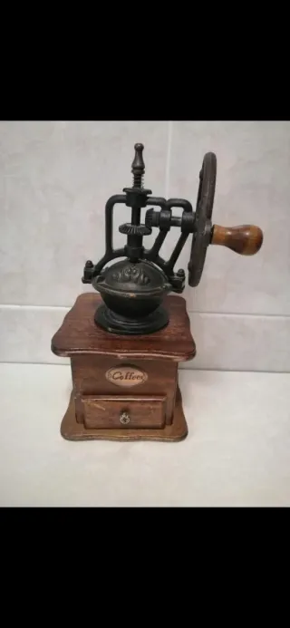 Molinillo de Café ANTIGUO            Circa 1970