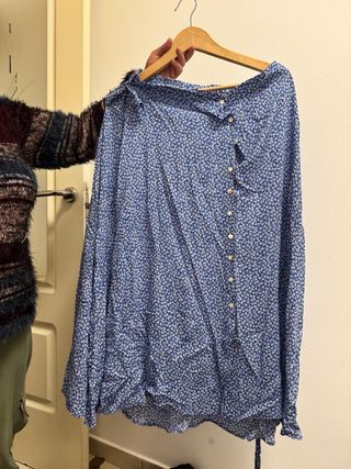 Falda larga floral azul y blanca