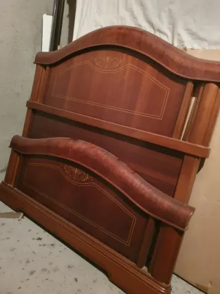 Cama y Mesilla clásica de madera