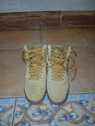 Nike Air Force 1 High LV8 Beige/Oro