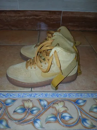 Nike Air Force 1 High LV8 Beige/Oro