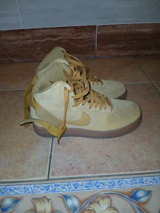 Nike Air Force 1 High LV8 Beige/Oro