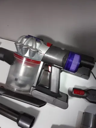 Dyson V8 Absolute con accesorios