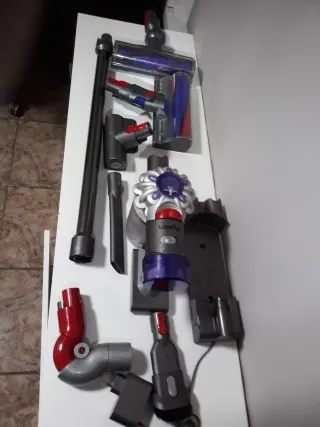 Dyson V8 Absolute con accesorios