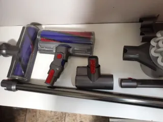 Dyson V8 Absolute con accesorios