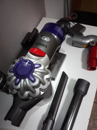 Dyson V8 Absolute con accesorios