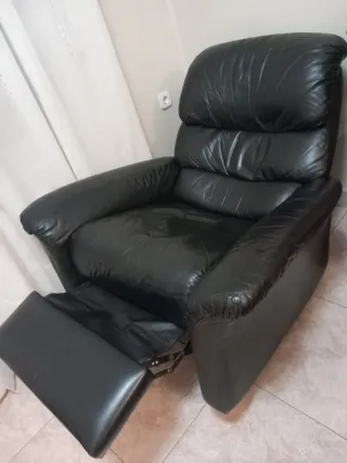 2 Poltrone in Pelle Nere