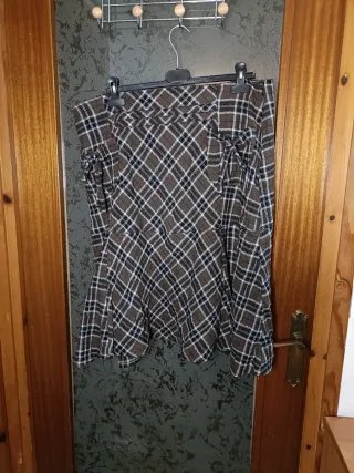 Falda de cuadros marrón y multicolor