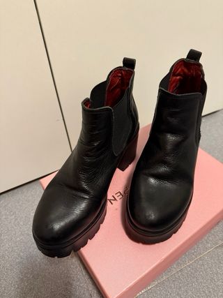 Botines de piel negros