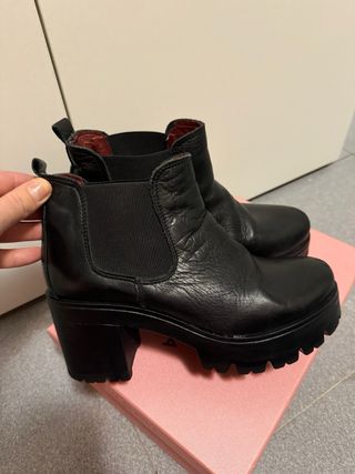 Botines de piel negros