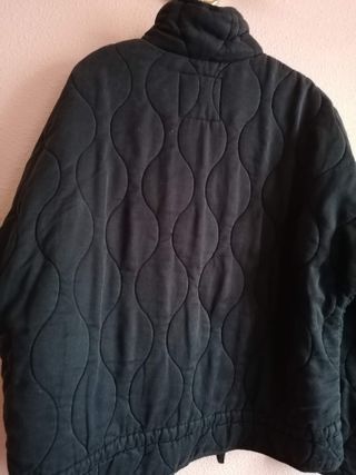 Cazadora acolchada negra