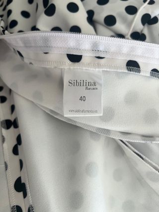 Traje de flamenca lunares blanco y negro