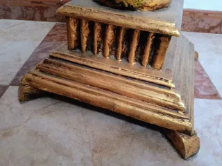 Peana columna base madera con pan de oro