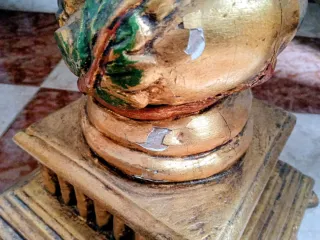 Peana columna base madera con pan de oro