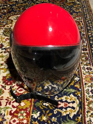 Casco rojo integral con visera
