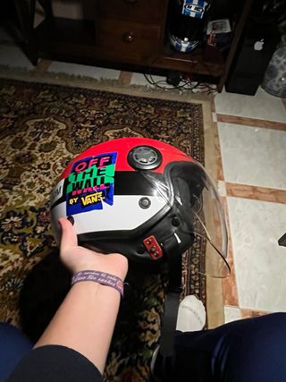 Casco rojo integral con visera