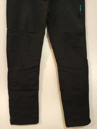 Pantalón negro mujer, de monte trekking Neak Peak