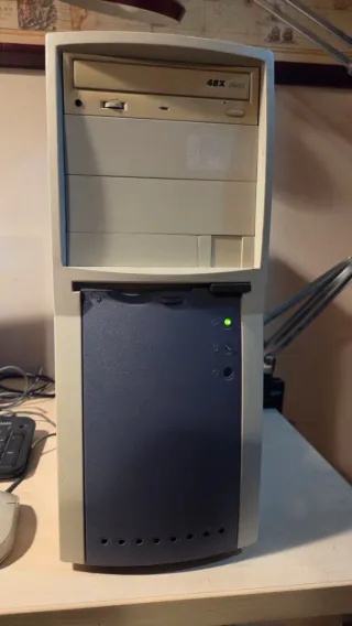 Ordenador antiguo Pentium III Windows 98