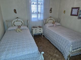 Pareja de camas provenzal madera y mimbre