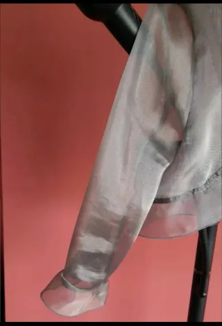 Vestido morado con torerita y tocado