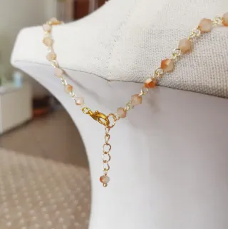 Collana cristalli rosa albicocca e perla