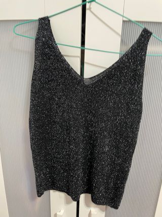 Top de tirantes brillante negro y plateado