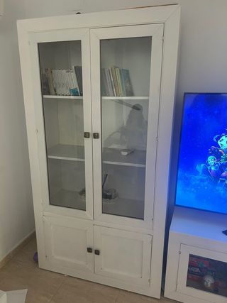 Muebles de salon madera maciza 2 vitrinas y un tv