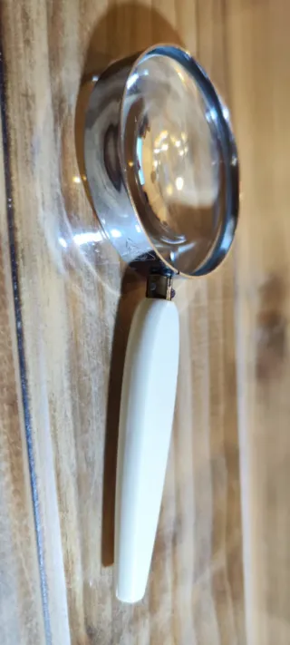 2 Lupas una metal y baquelita otra luz LED.