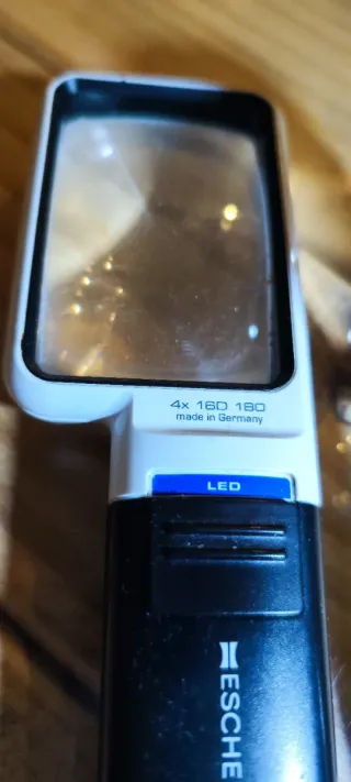 2 Lupas una metal y baquelita otra luz LED.