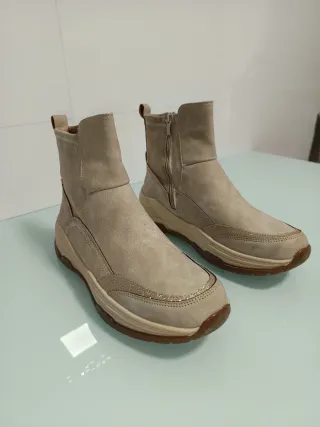 Stivali da donna, colore beige.