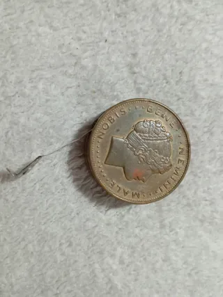 Lote coleccionista: mechero, moneda y pulsera.