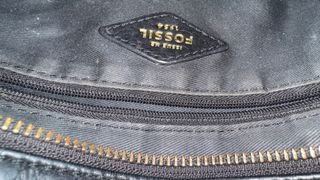 Clutch bolso Fossil Piel Negra Tachuelas Doradas