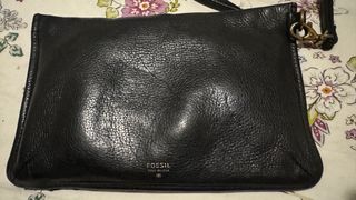 Clutch bolso Fossil Piel Negra Tachuelas Doradas