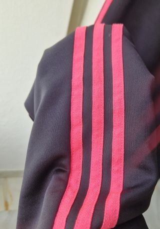 Pantalón deportivo Adidas negro y rosa