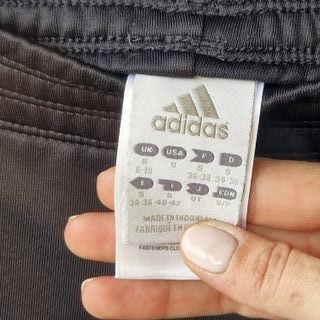 Pantalón deportivo Adidas negro y rosa