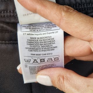 Pantalón deportivo Adidas negro y rosa