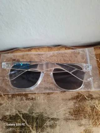 Occhiali da sole gadget Cattolica di assicurazione