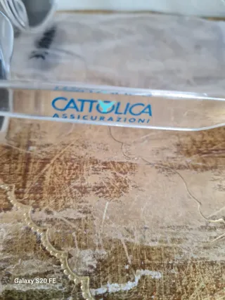 Occhiali da sole gadget Cattolica di assicurazione